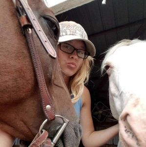 Meet your Posher, Brielle